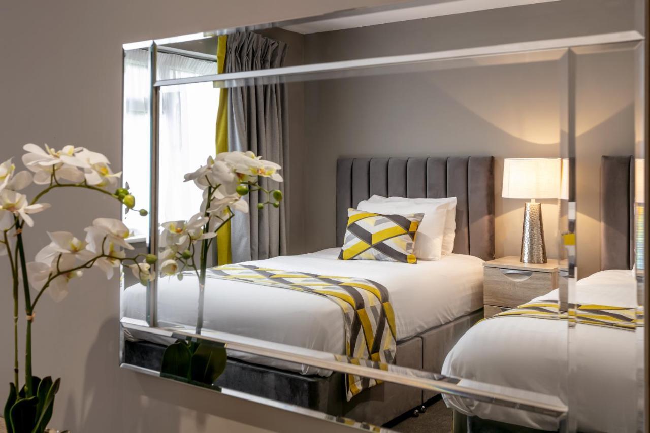 Roydon Marina Village Hotel Eksteriør billede