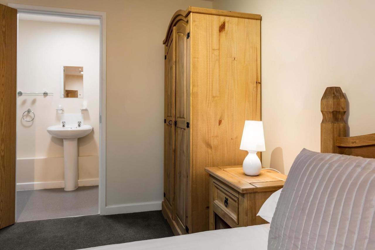 Roydon Marina Village Hotel Eksteriør billede