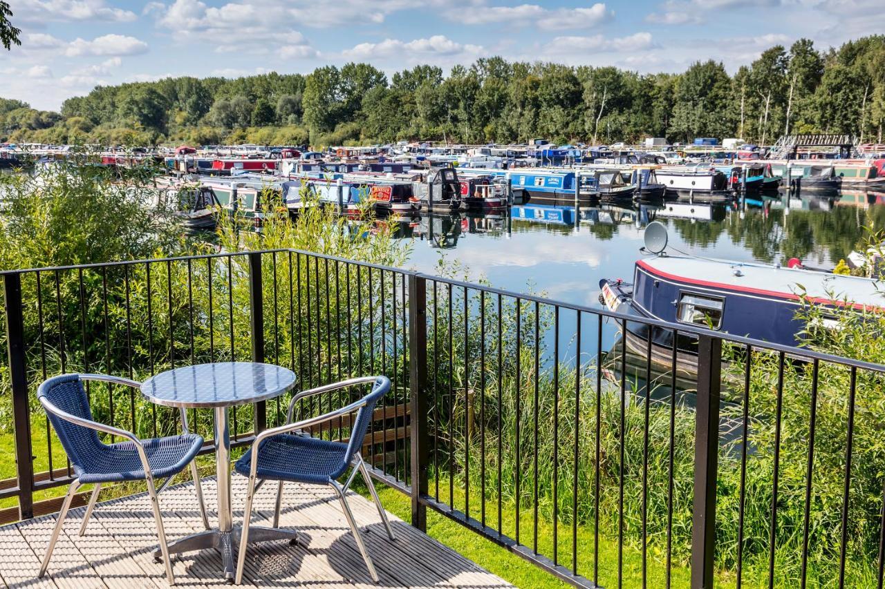 Roydon Marina Village Hotel Eksteriør billede
