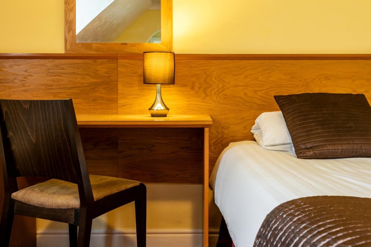Roydon Marina Village Hotel Eksteriør billede