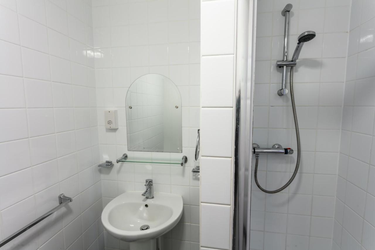 Roydon Marina Village Hotel Eksteriør billede