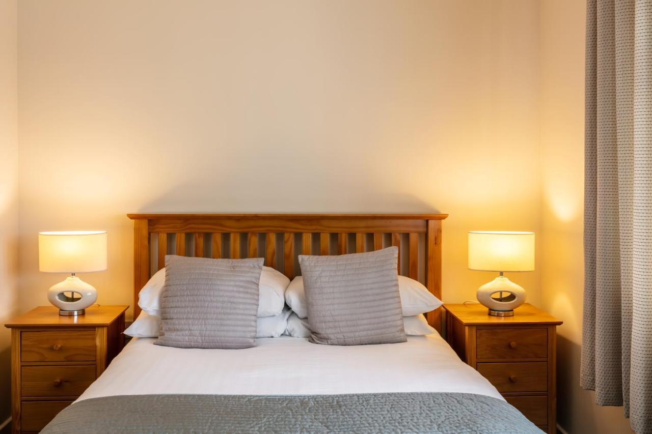 Roydon Marina Village Hotel Eksteriør billede