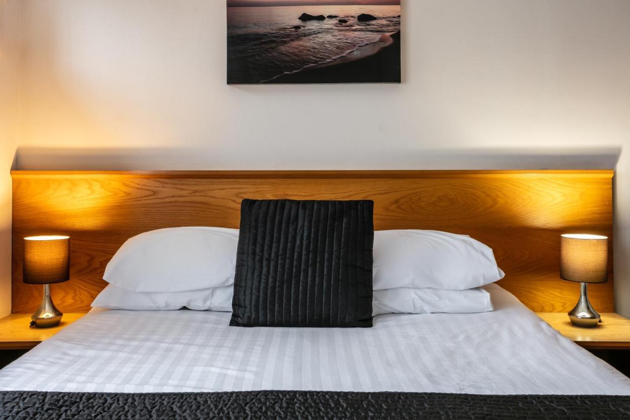 Roydon Marina Village Hotel Eksteriør billede