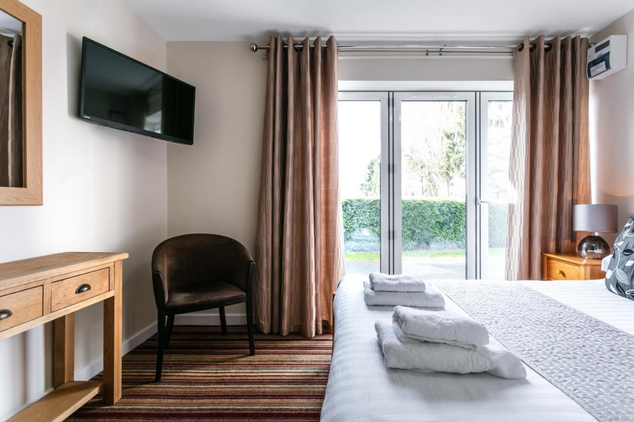 Roydon Marina Village Hotel Eksteriør billede